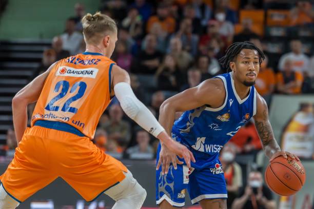 他成功帮助 他成功帮助