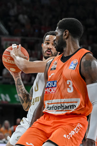 了坚实基础 了坚实基础