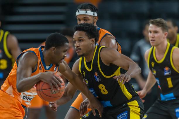 临着强敌环 临着强敌环